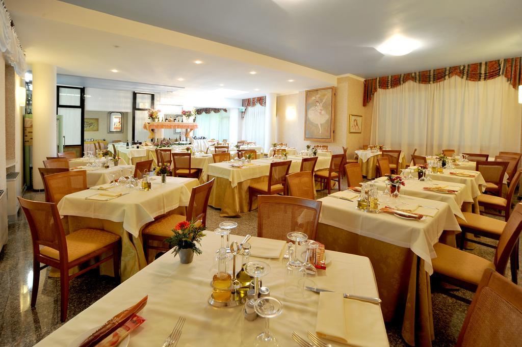 Hotel Ferrari Salsomaggiore Terme Extérieur photo