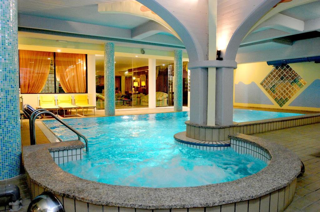 Hotel Ferrari Salsomaggiore Terme Extérieur photo