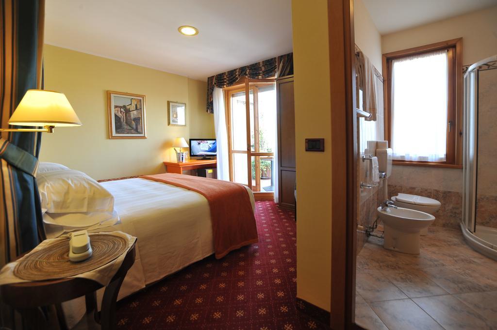 Hotel Ferrari Salsomaggiore Terme Extérieur photo