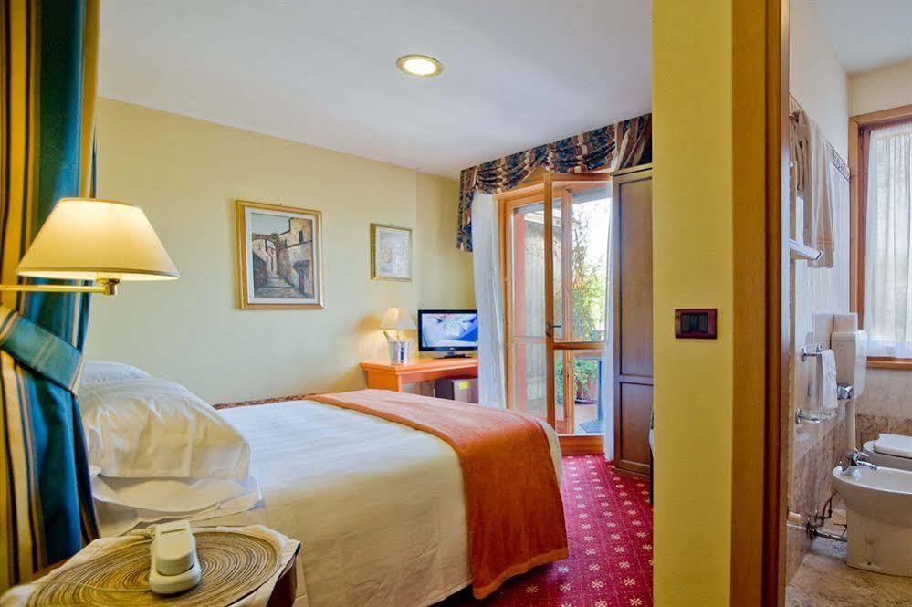 Hotel Ferrari Salsomaggiore Terme Extérieur photo